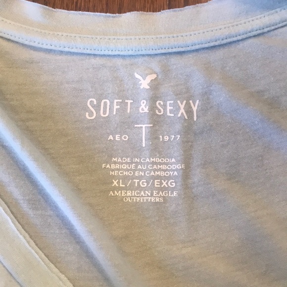 American Eagle vneck - Picture 2 of 3